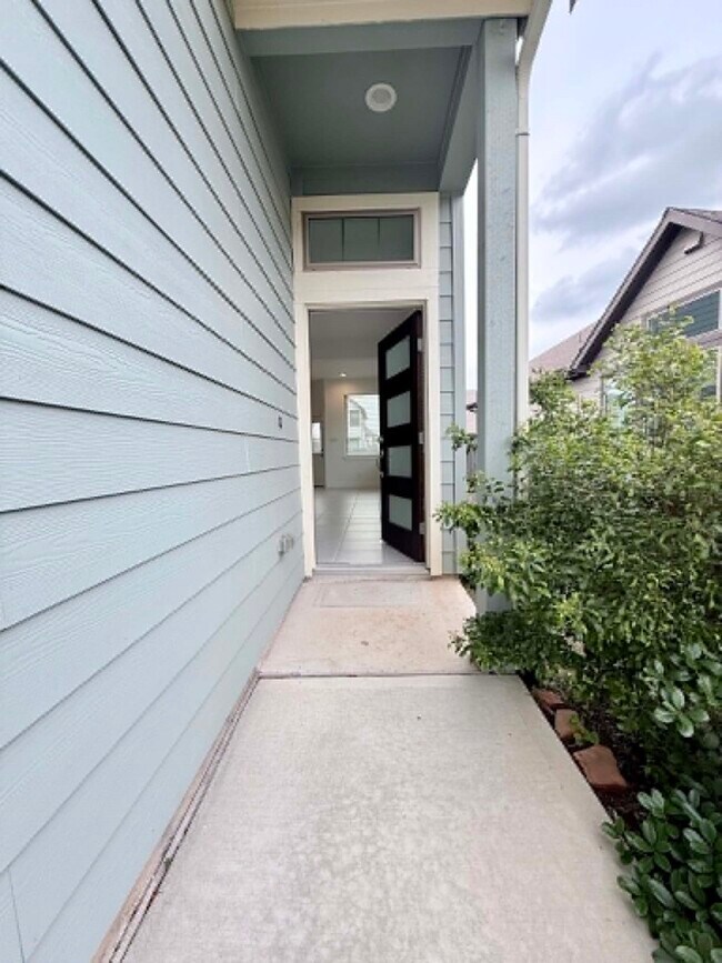 Building Photo - 1539 Crystal Stream Dr