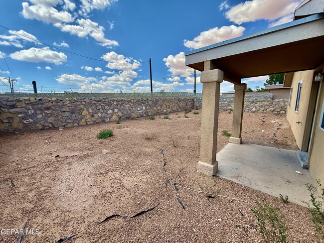 Building Photo - 3401 Tierra Zafiro Dr