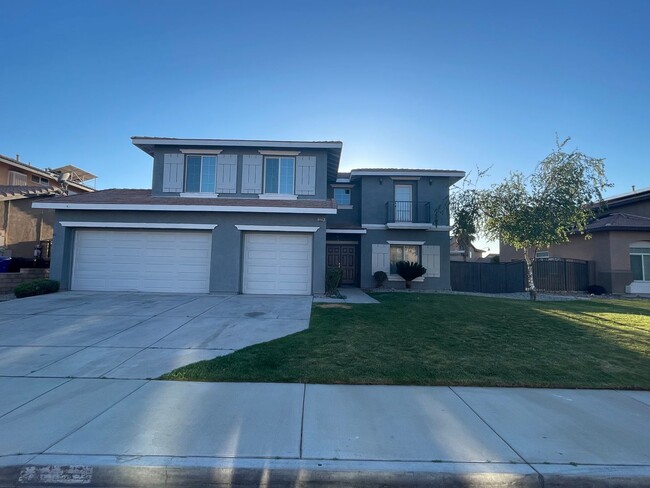 Building Photo - Victorville- Tanamera Home-  4 Bedrooms, 3...