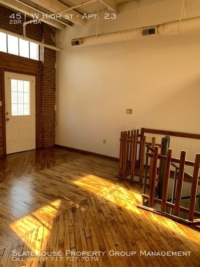 The Lofts at Savoy 2 bedroom New Floors!! 451 W High St