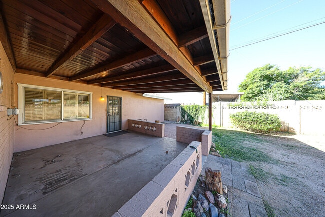 Building Photo - 2324 West Myrtle Ave