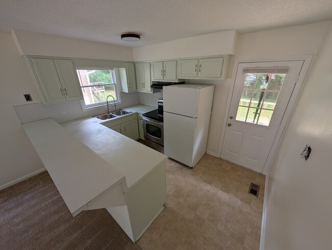Building Photo - Bim St. Apartment A