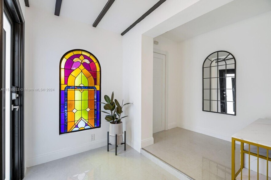 Building Photo - 2830 NE 56th Ct