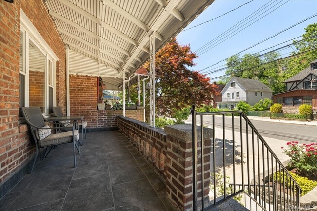 Building Photo - 3446 Corlear Ave