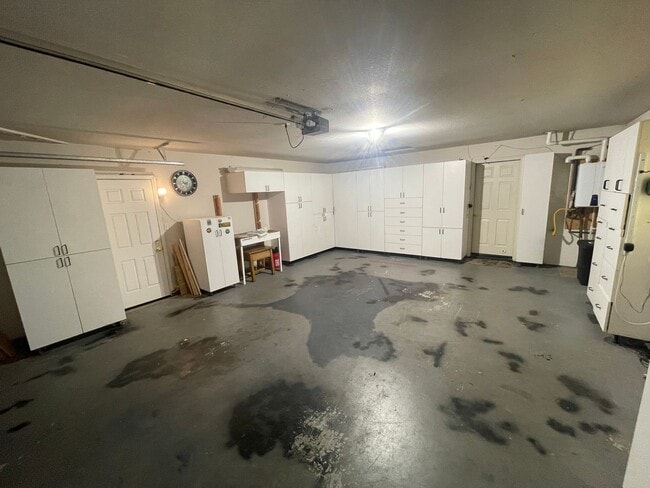 Building Photo - Oroville-Furnished-Turnkey-3 bedroom 2 bath home, hot tub, gazebo, landscaped yard, solar