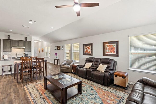 Building Photo - 205 Four Star Dr