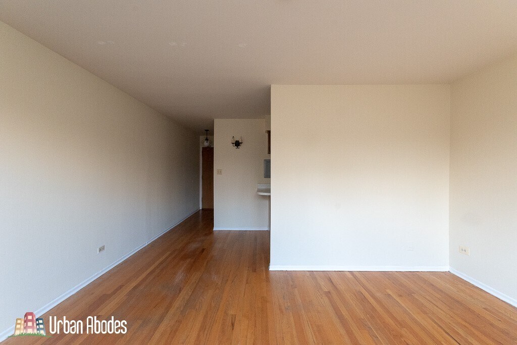 Building Photo - 659 W Wrightwood Ave