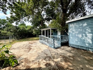 Building Photo - 300 N Oak Dr