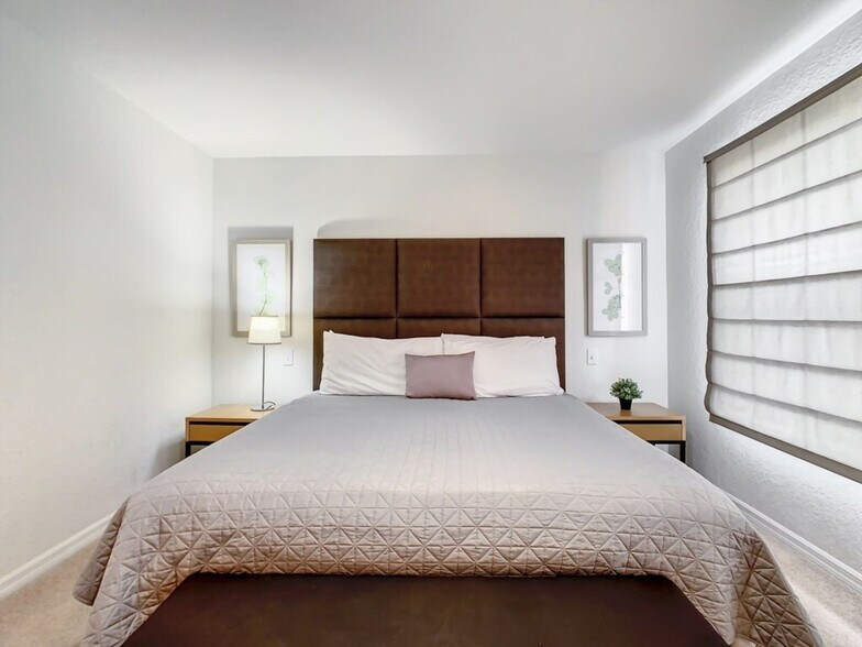 Building Photo - 2730 Coupe St