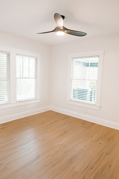 Building Photo - 902 W Columbus Dr