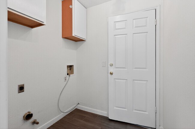 Building Photo - 417 W Hillary Cir