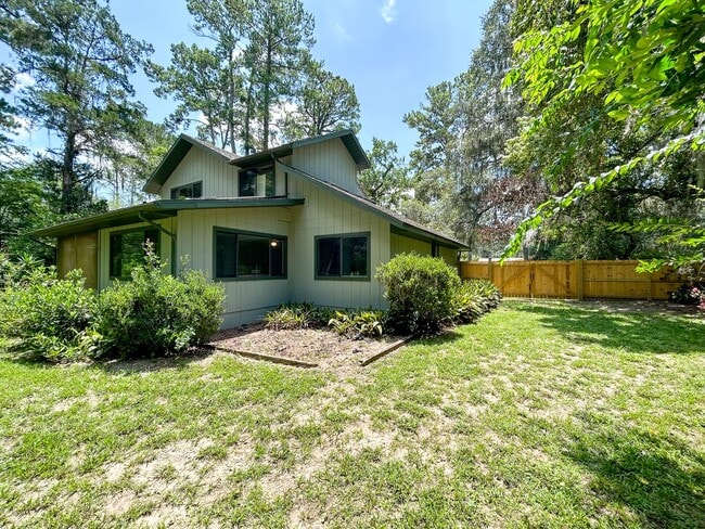 Building Photo - 1824 SW 35th Ave