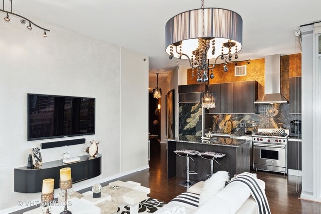 Building Photo - 600 N Fairbanks Ct