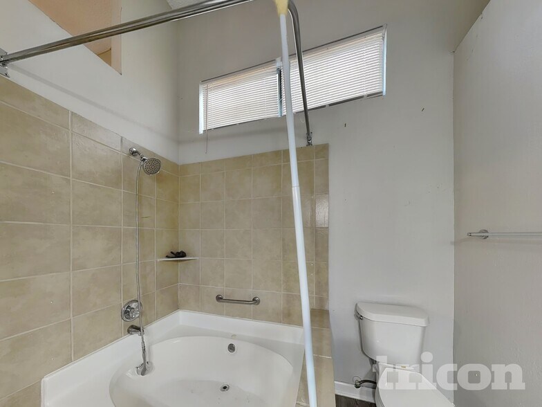 Building Photo - 1506 Briarpath Ln