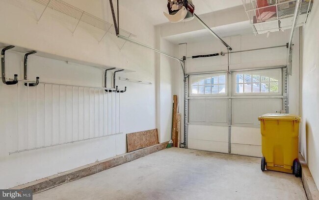 Building Photo - 1709 Hayle Dr