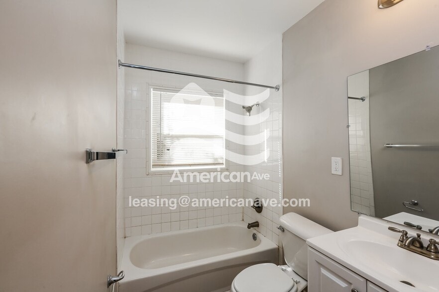 Building Photo - 514 Naples Rd