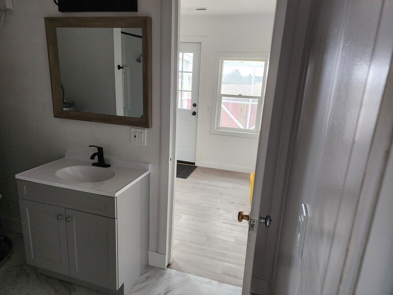 Bathroom 1 - 4988 Weyerhaeuser Rd