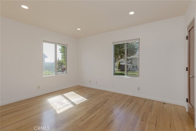Building Photo - 709 Avenue D