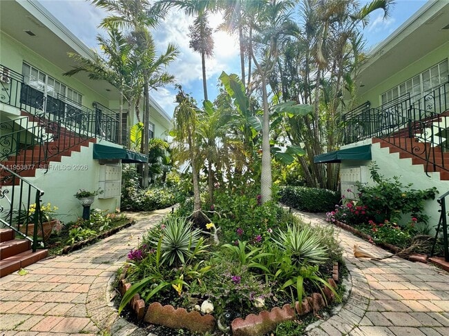 Building Photo - 8620 Byron Ave