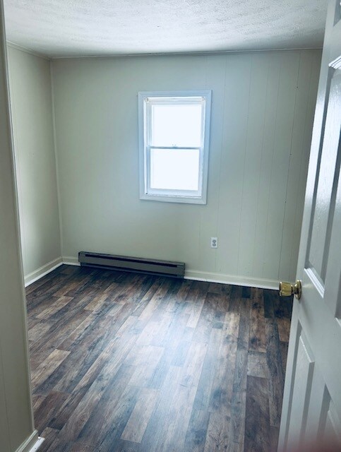 Building Photo - 209 Maple St