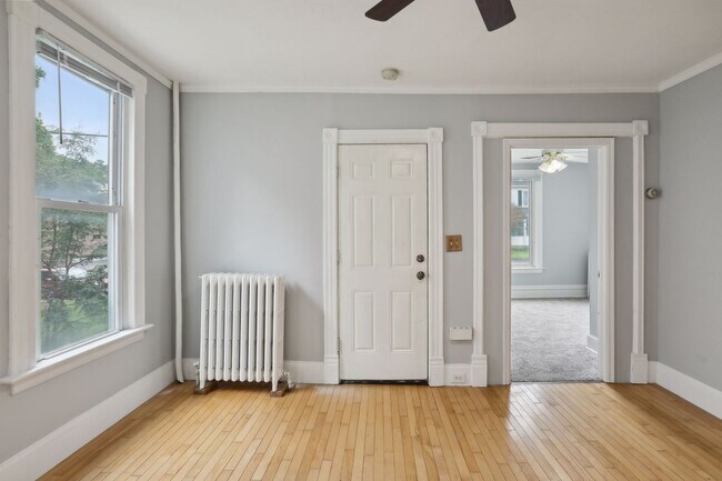 Building Photo - 1505 4th St NE