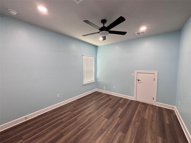 Building Photo - 713 Coppell Ct