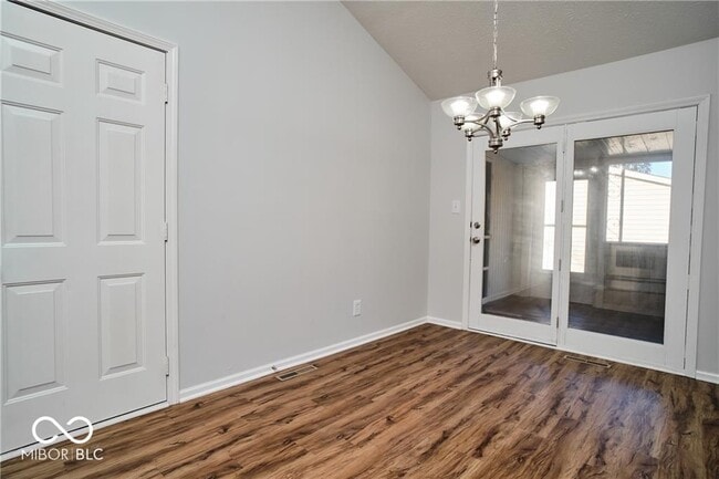 Building Photo - 802 Westridge N Dr