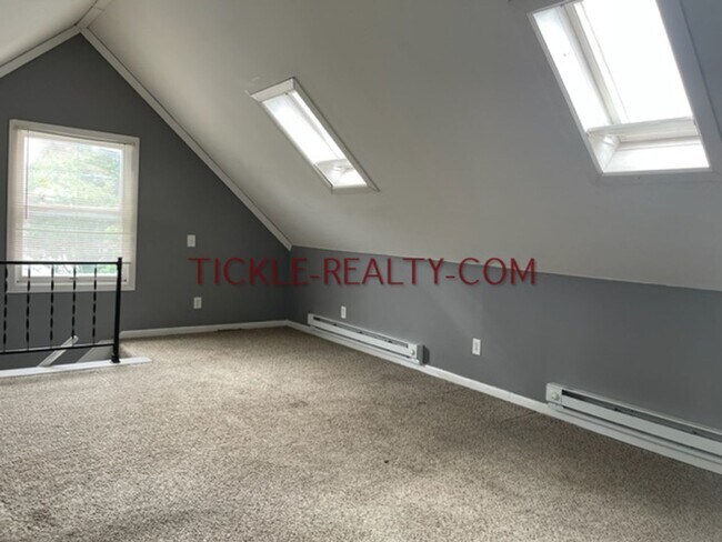 Building Photo - 2-4 Whalin Street