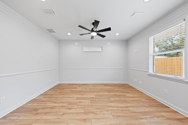 Building Photo - 305 Willingham Dr