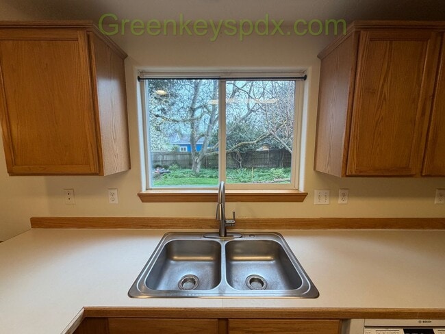 Building Photo - Charming 3-Bedroom/2.5-Bathroom House in the Cathedral Park Neighborhood of St. Johns - See Move-...