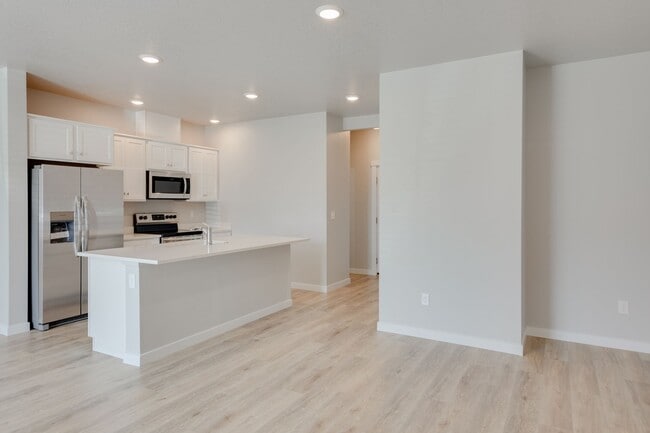 Building Photo - Baraya Townhomes: Modern Townhomes for Rent in Meridian, ID