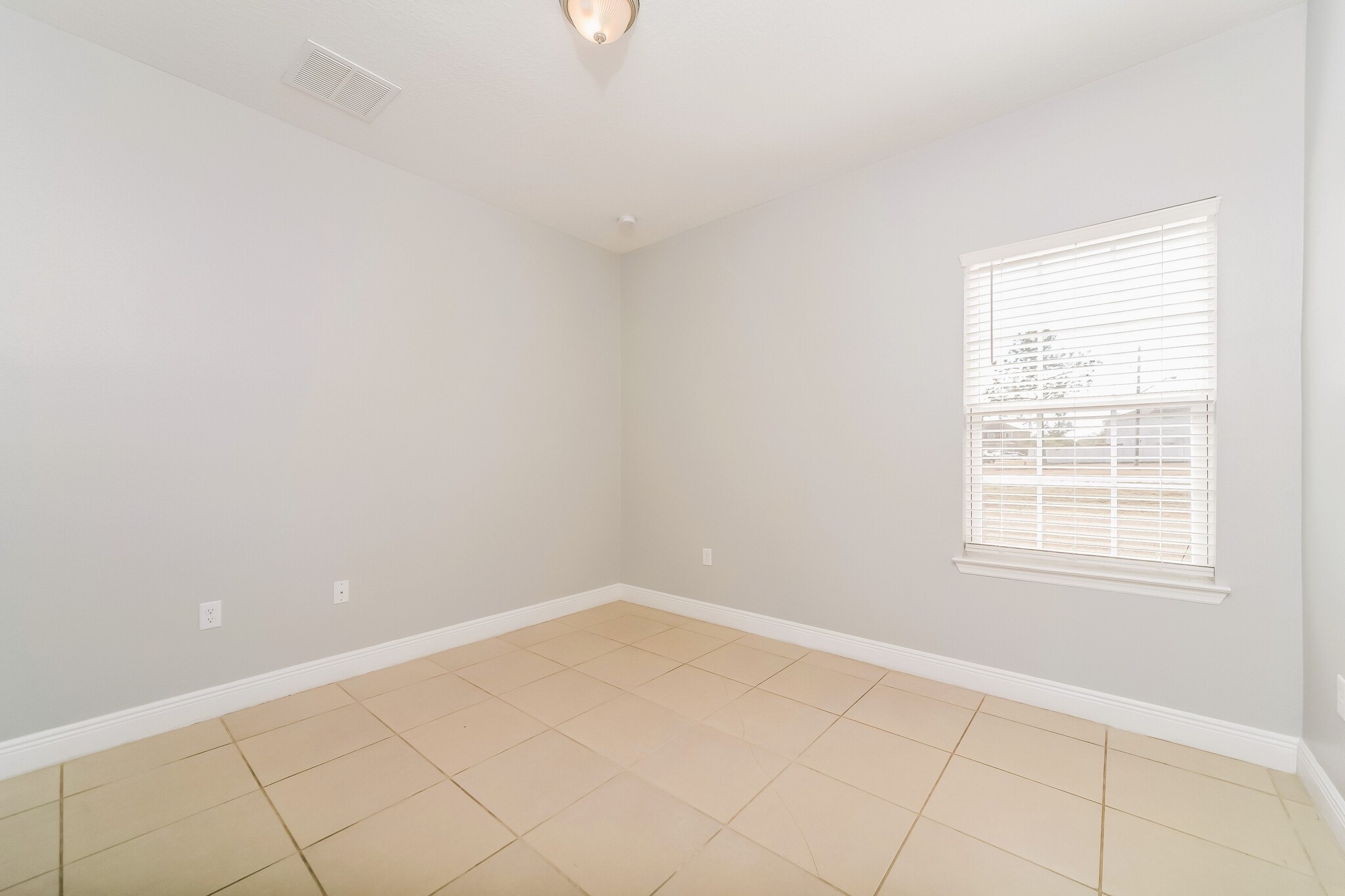 Building Photo - 530 Imperial Pl