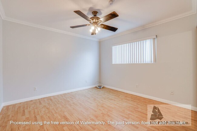 Building Photo - Lovely Condo on 2nd block in Downtown Hunt...