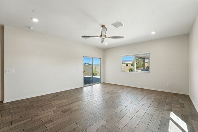 Building Photo - Stunning new build in Glendale, AZ!