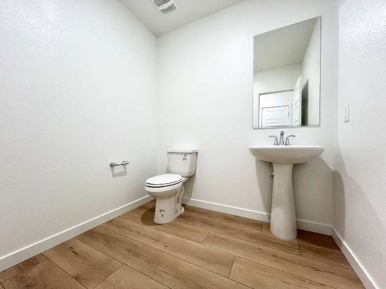 Building Photo - 1546 Eva Xing Pl