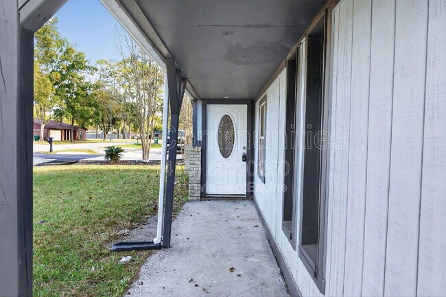 Building Photo - 24415 Lightwoods Dr