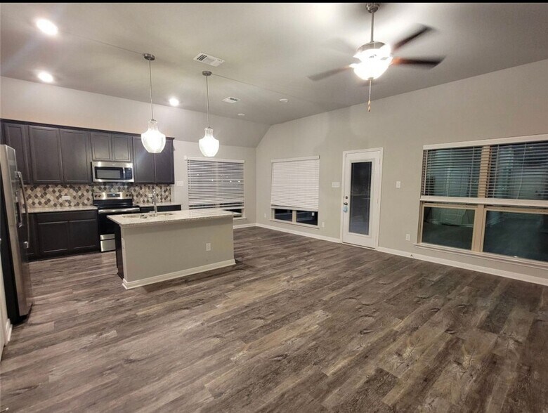 Building Photo - 1311 Lilac Ledge Dr