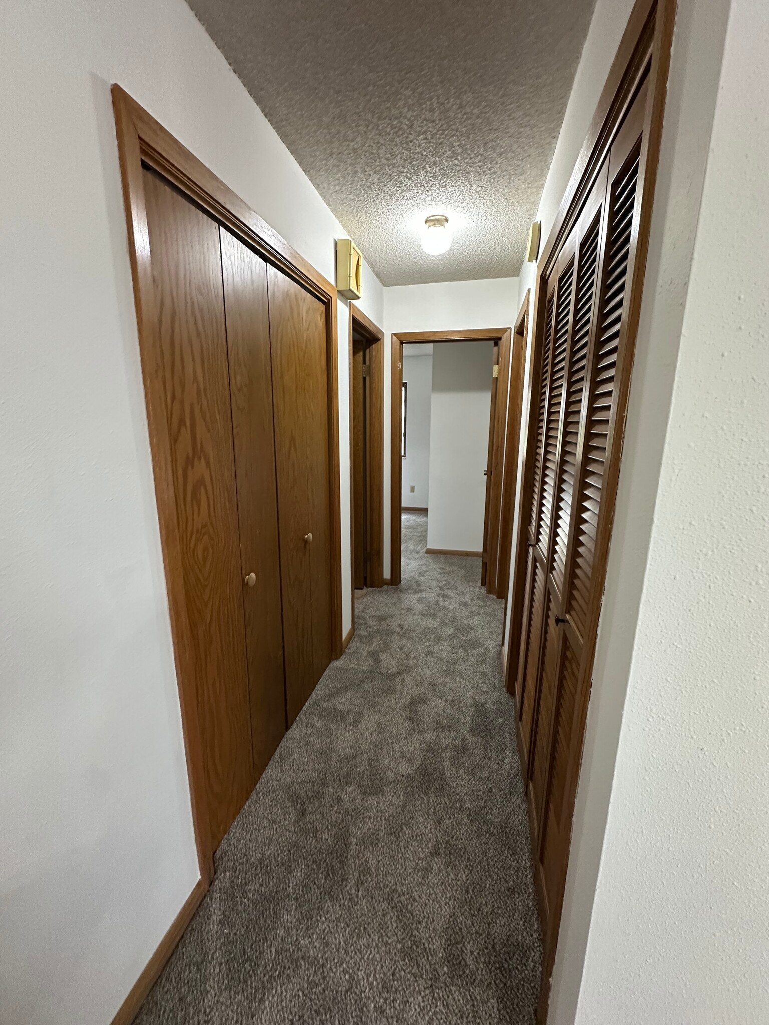 Building Photo - 2018 N Rosewood Ct