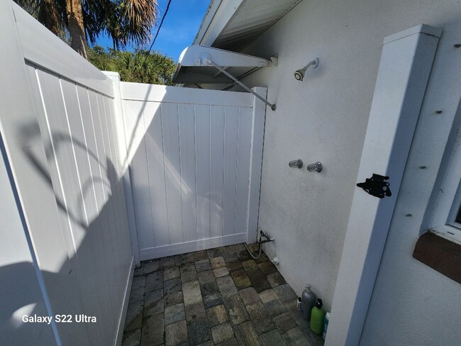 Building Photo - Beautiful Beachside Pool Home