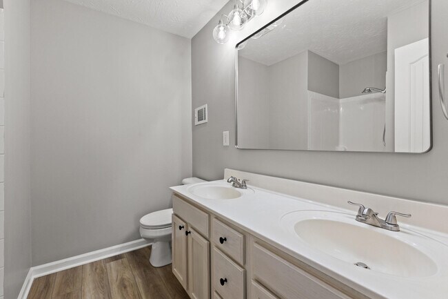 Building Photo - 105 Bay Hill Dr