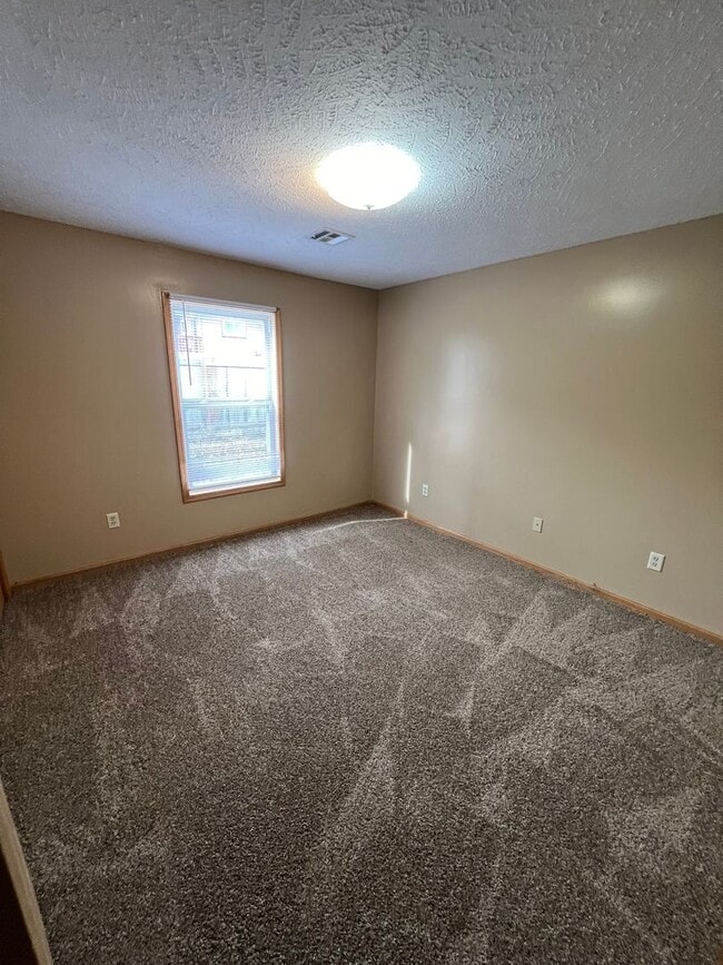 Building Photo - 222-222 W Home St