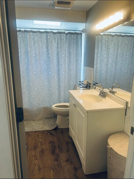 Building Photo - 858 Lower River Rd