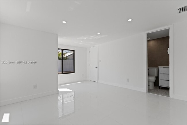 Building Photo - 1524 SW 32nd Ct
