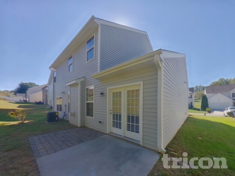 Building Photo - 2558 Fiddlers Glenn Dr