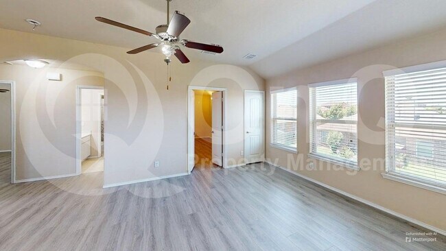 Building Photo - 400 Plum Ct
