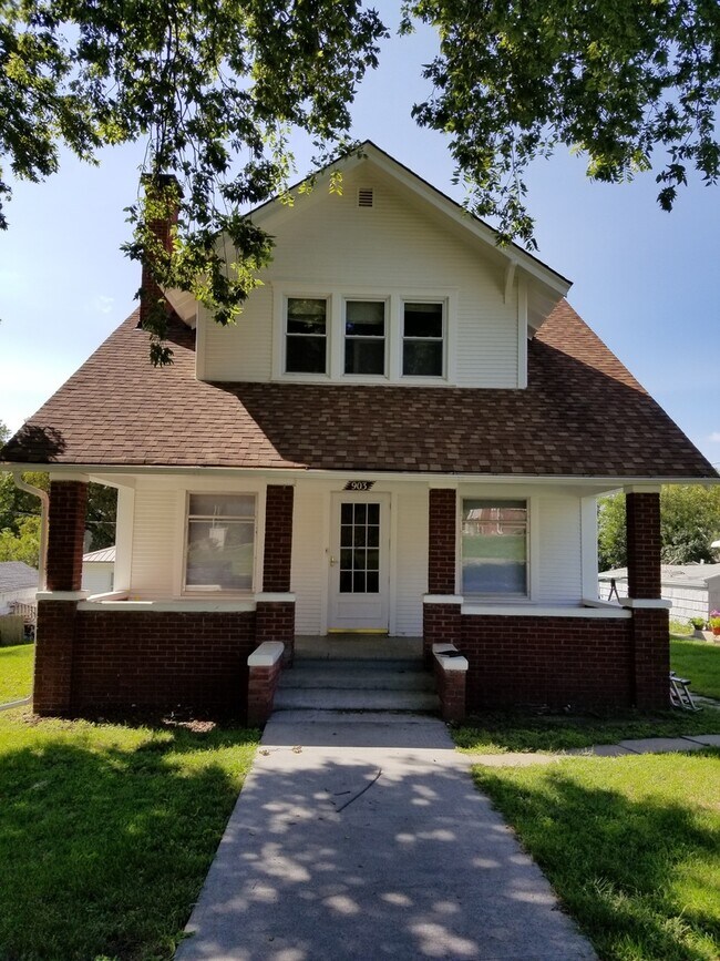 Primary Photo - 3 Bedroom, 2 Bathroom House Located in Sta...