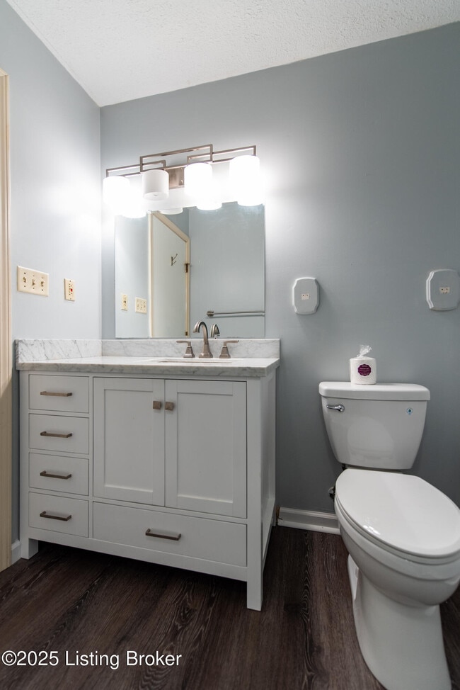 Building Photo - 8015 Schroering Dr