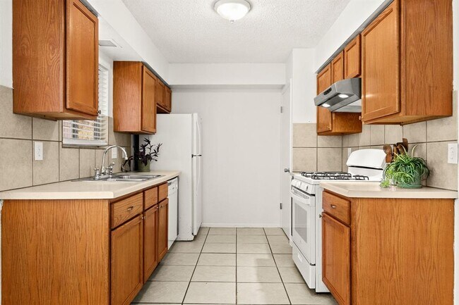 Building Photo - 7908 Peaceful Hill Ln