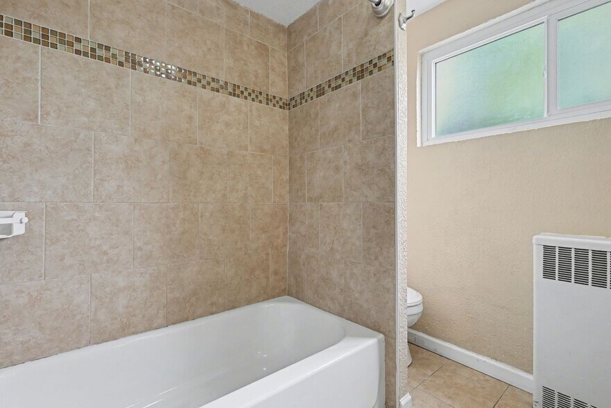 Building Photo - 1117 Cooper Ave