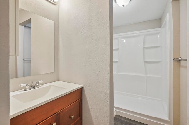 Building Photo - 608 Crown Ridge Dr